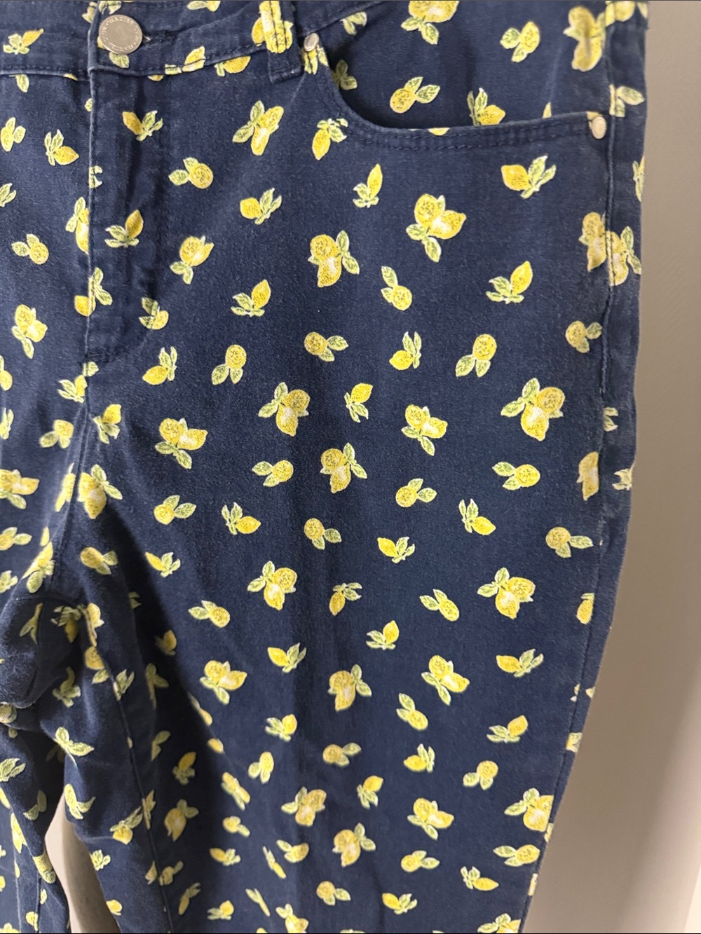 Charter Club Navy Bristol Capri Jeans with Yellow Lemon Print size 10 - Picture 3 of 5